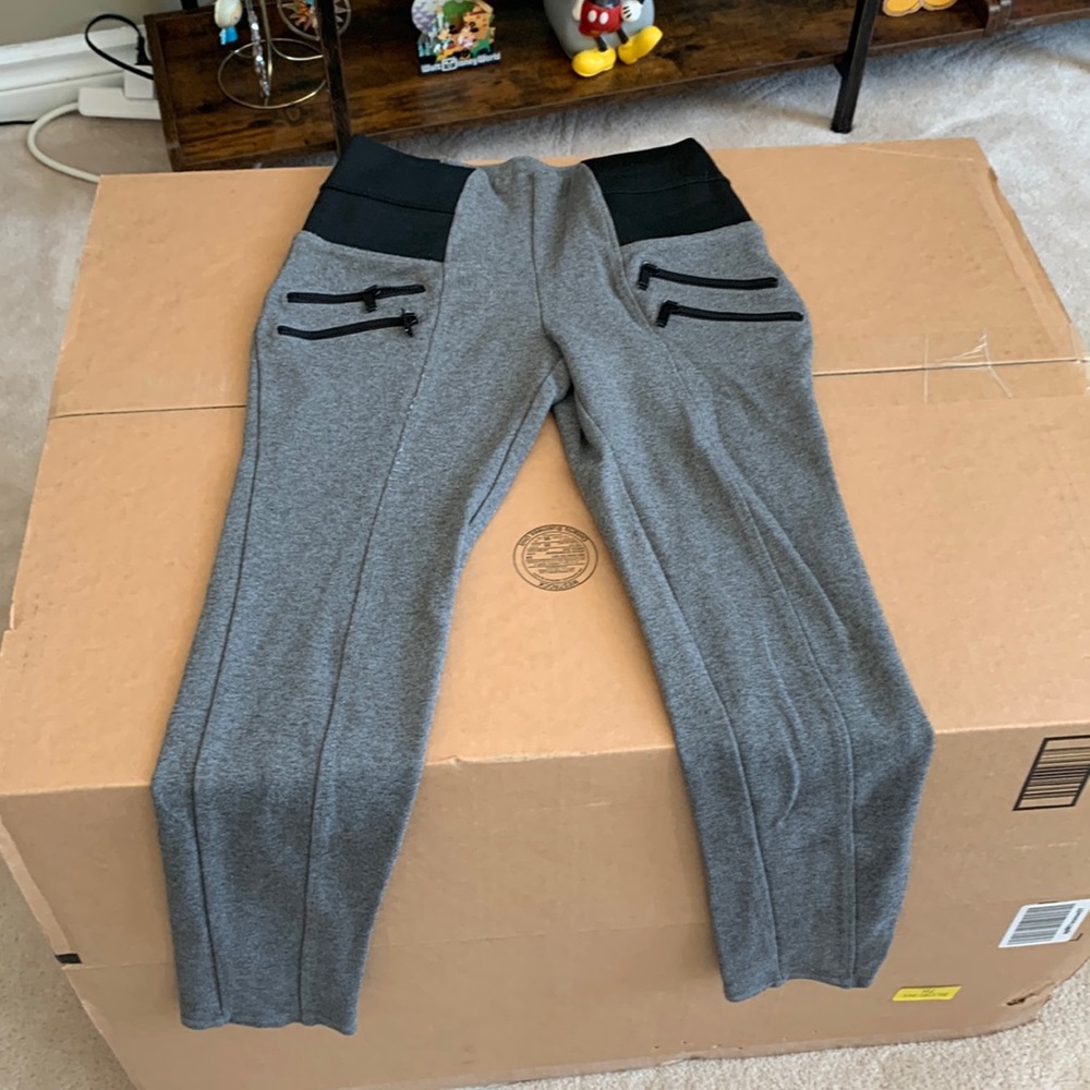 Guess dress pants size s barley worn